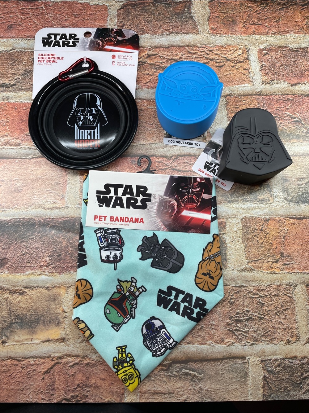 Star Wars  Pet Bandana , Collapsible Pet Bowl And 2 Squeaker Toys